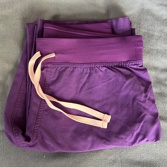 Figs Tops - Figs purple scrub set